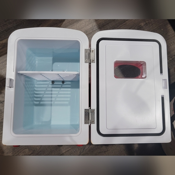 Frigidaire Cosmetic Or Drink Desktop Refrigerator - Picture 4 of 4